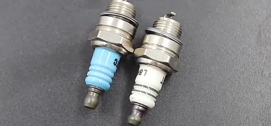 Spark Plug Bpm7a Torch L6tc Ws5f Cj7y Cj8y P15y for Chain Saws/Tiller/Cultivator/ Blower/Chipper/Shredder/Vacuum/Water Pump/Water Pump/Power Equipment Engines 